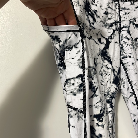 Women’s Size Large White/Black Marble Pattern High Waisted Yoga Pants w Pockets - Picture 4 of 8